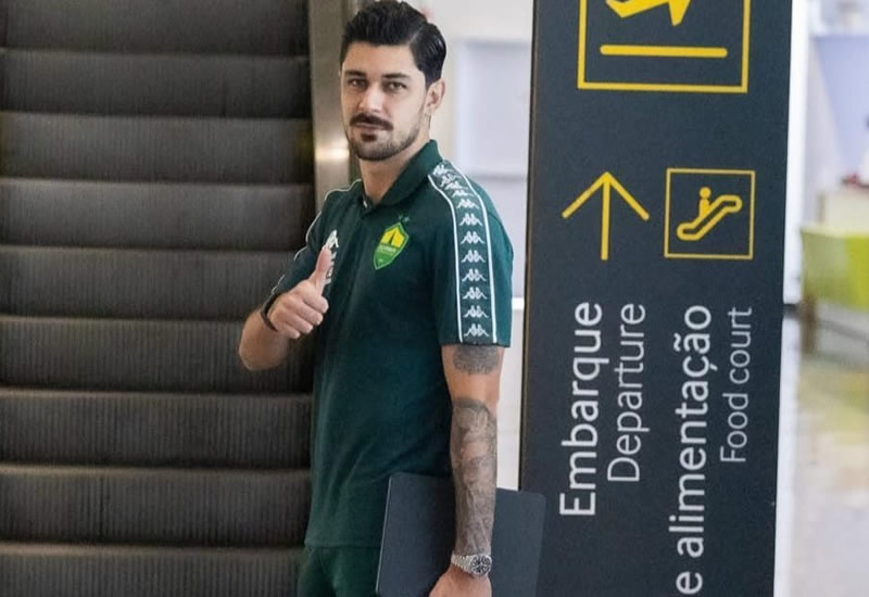 João Basso embarca com a delegação e pode fazer sua estreia pelo Cuiabá