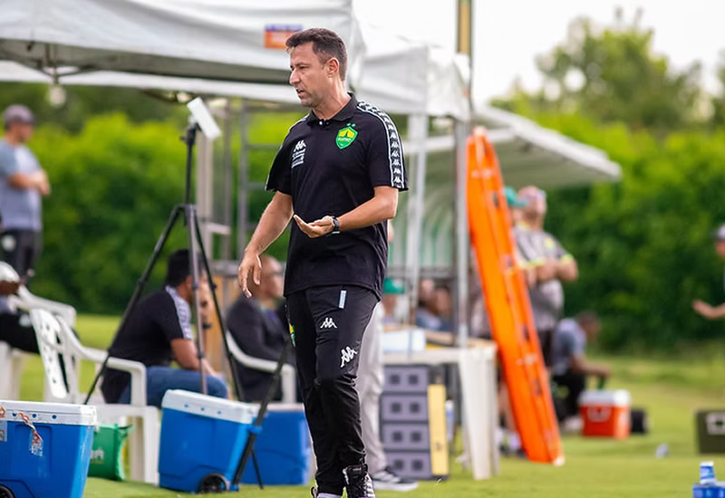 Cuiabá anuncia a saída do técnico Eduardo Zuma do time Sub-20