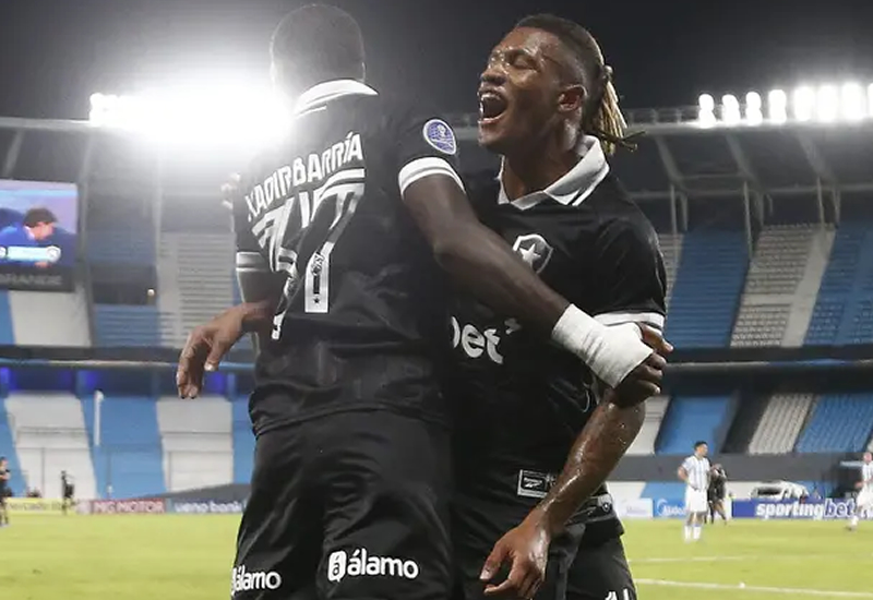 Botafogo bate o Racing fora de casa e lidera o Grupo E da Sul-Americana