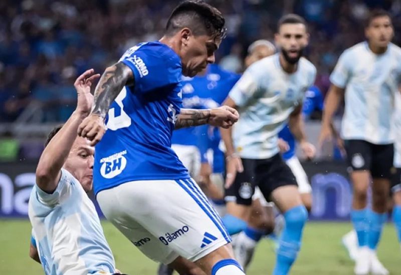 Cruzeiro vence o Grêmio e deixa a zona de rebaixamento no Brasileirão