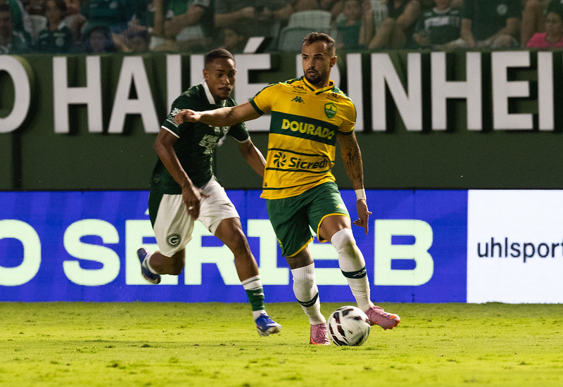 Cuiabá quebra jejum de 12 jogos, vence o Goiás fora de casa e ganha fôlego na tabela