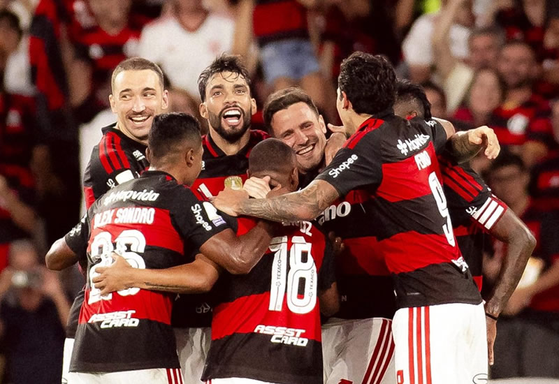 Flamengo bate o Bahia e mantém a vice-liderança no Brasileirão