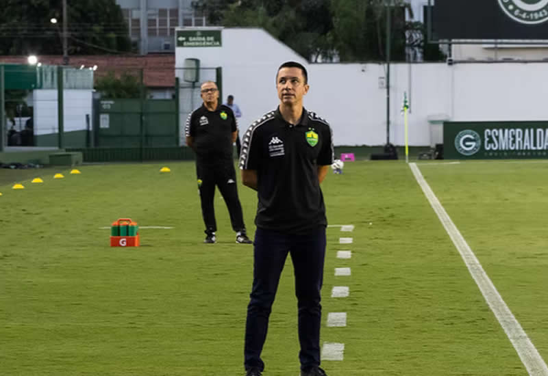 Após primeira vitória na Série B, Eduardo Barros destaca: 'Desempenho foi superior à pontuação'