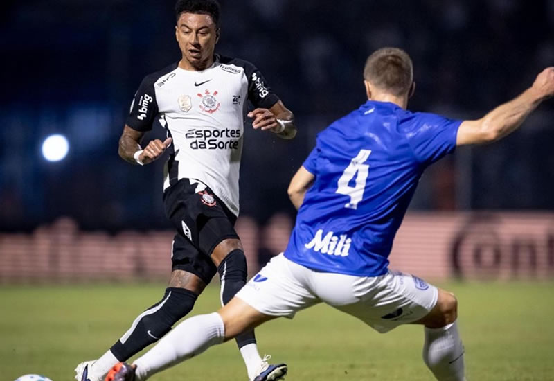 Corinthians vence fora de casa, bate o Barra-SC e larga na frente na Copa do Brasil