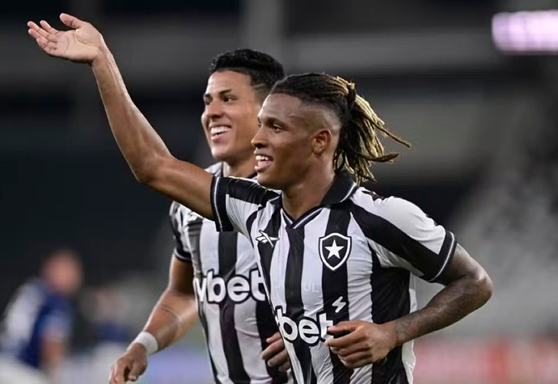 Palmeiras avalia pedida alta por Danilo e pode encerrar negociações