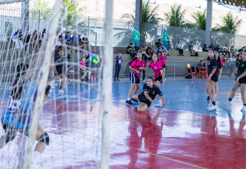 Handebol abre segunda semana dos JECs 2026 com jogos disputados e forte participação estudantil
