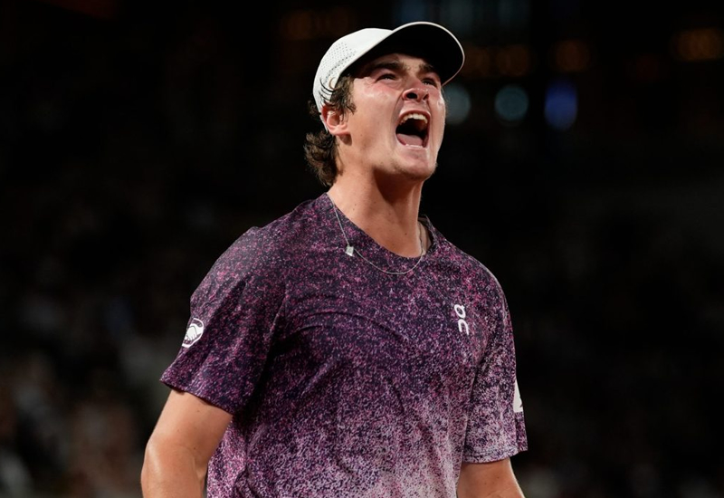 Após grande atuação, João Fonseca se despede de Roland Garros nas quartas de final
