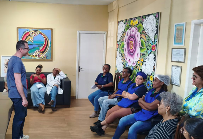Roda de conversa reforça importância do cuidado com a saúde mental de quem cuida no Abrigo do Bom Jesus