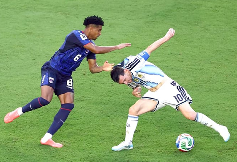 Messi volta a liderar a corrida pela artilharia