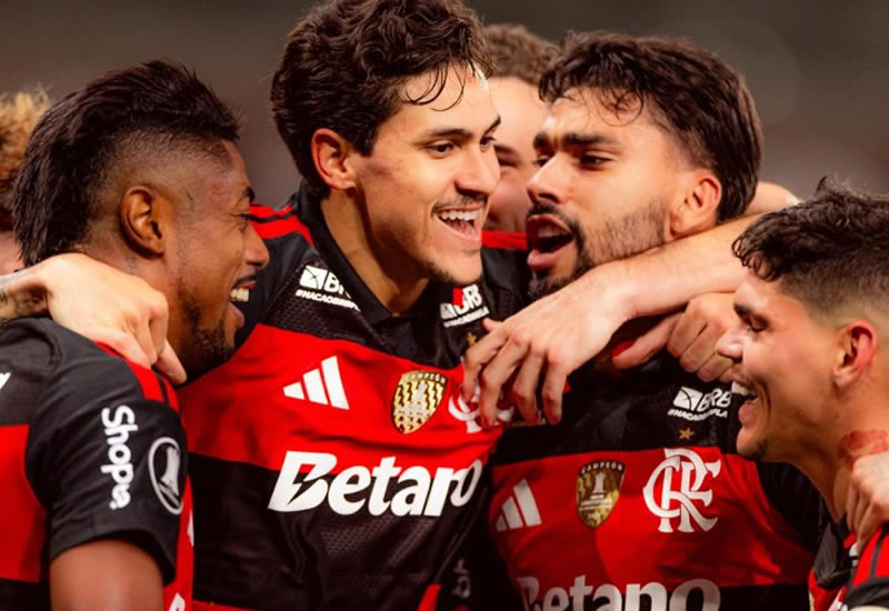 Com show de Pedro, Flamengo goleia a Chapecoense e mantém pressão sobre o líder Palmeiras