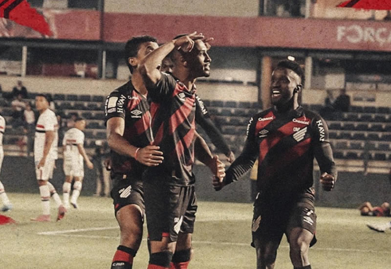 Athletico-PR vence o São Paulo e aprofunda a crise do Tricolor no Brasileirão