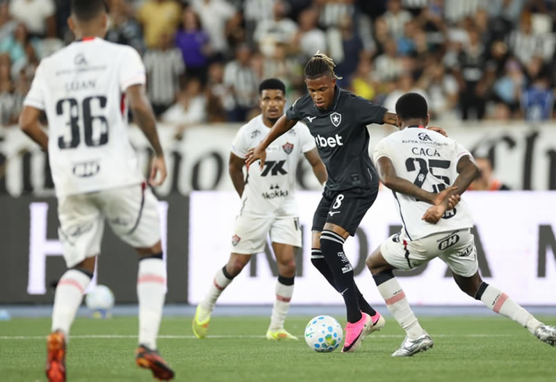 Botafogo fica no empate com o Vitória e desperdiça pontos no Nilton Santos