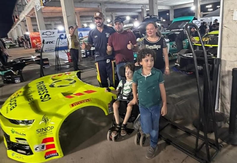 Encontro com Jorge Martelli transforma paixão de irmãos pelo automobilismo em sonho realizado