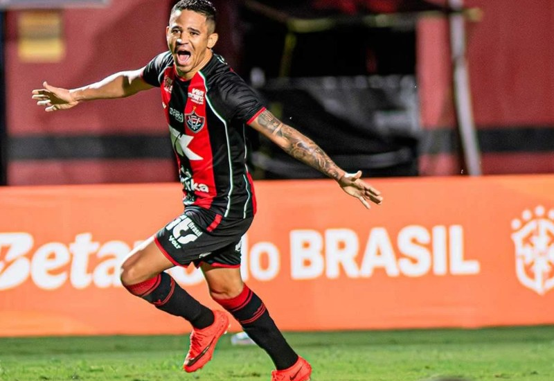 Com goleada sobre o Athletico-PR, Vitória confirma vaga nas quartas da Copa do Brasil