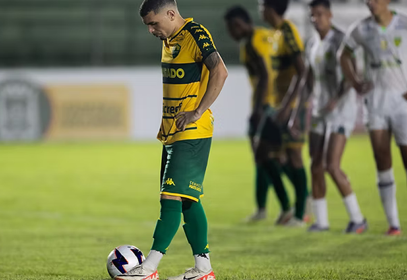 Cuiabá anuncia saída de Victor Barbara após duas temporadas no clube