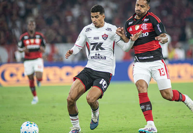 Flamengo encara o Vitória no Maracanã pela 22ª rodada do Brasileirão