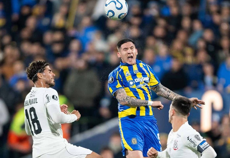 Corinthians resiste com um jogador a menos e empata com o Rosario Central pela Libertadores