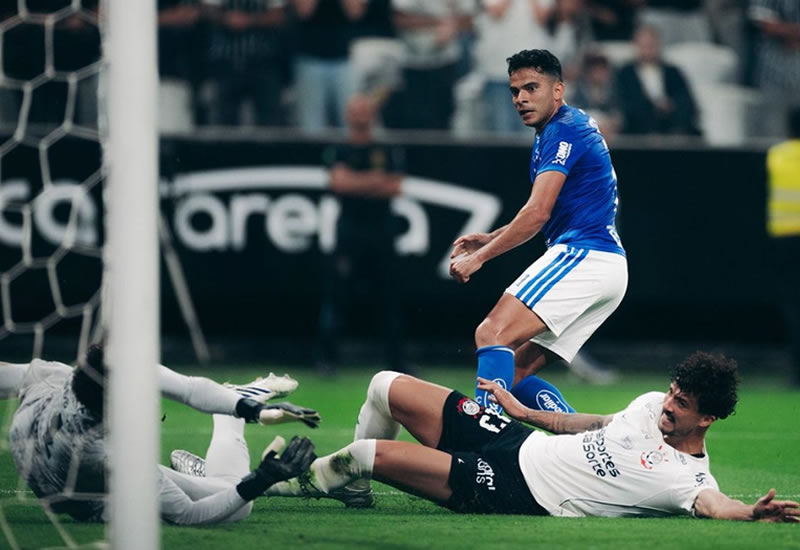 Novas regras aumentam tempo de bola rolando no Brasileirão