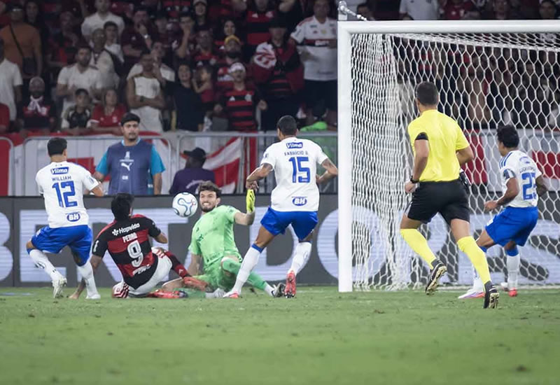 Flamengo bate o Cruzeiro e avança às quartas de final da Libertadores