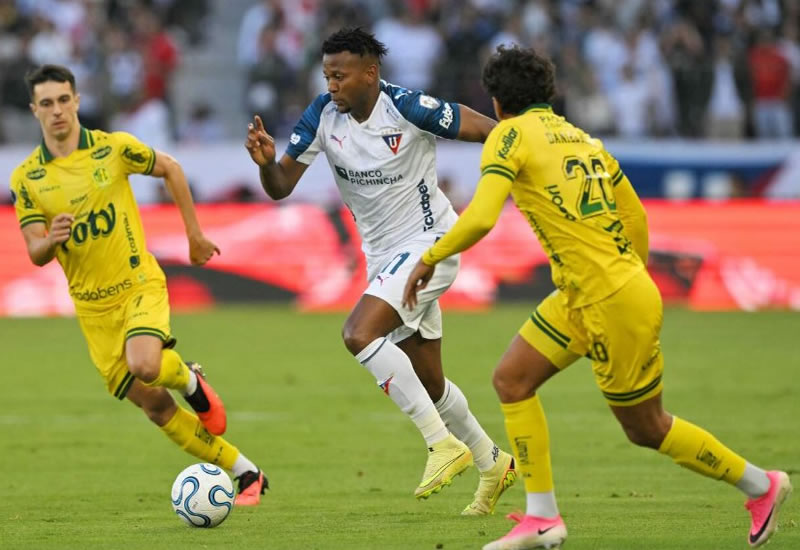 Mesmo dominando o jogo, Mirassol é eliminado pela LDU nos pênaltis