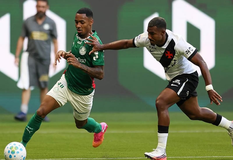 Palmeiras atropela o Vasco, vence por 4 a 1 e dispara na liderança do Brasileirão