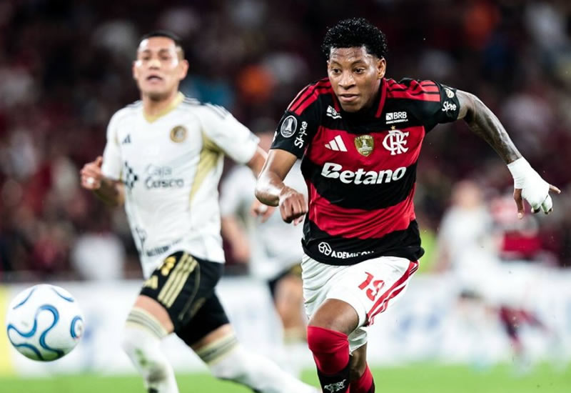 Flamengo avança em negociação e encaminha venda de Plata ao Dínamo de Moscou