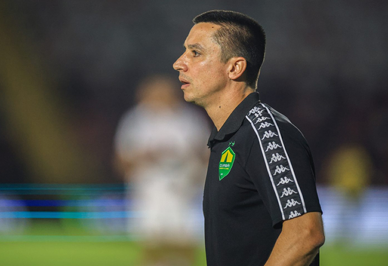 Dourado embala no returno, segue invicto e entra forte na briga pelo acesso