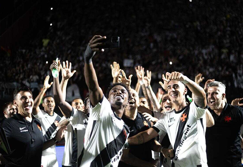 Vasco vence o Vitória fora de casa e garante vaga na semifinal da Copa do Brasil