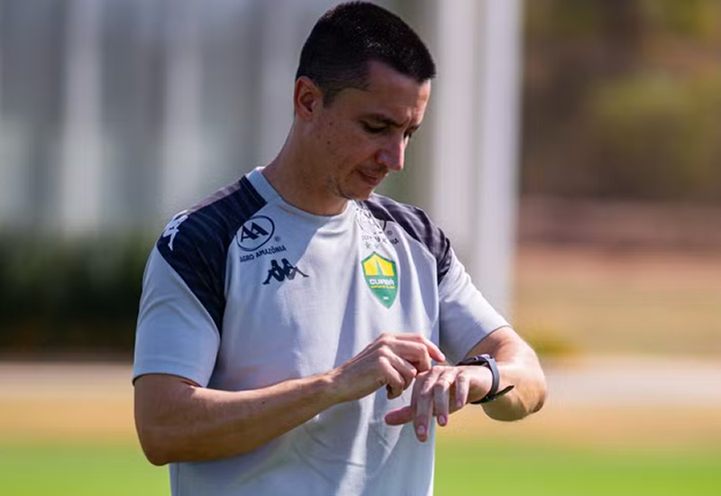 Contra o Criciúma, Eduardo Barros completa 100 partidas como treinador