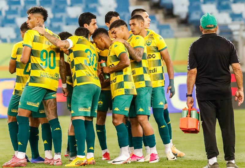 Cuiabá volta a vencer por três gols de diferença após mais de um ano