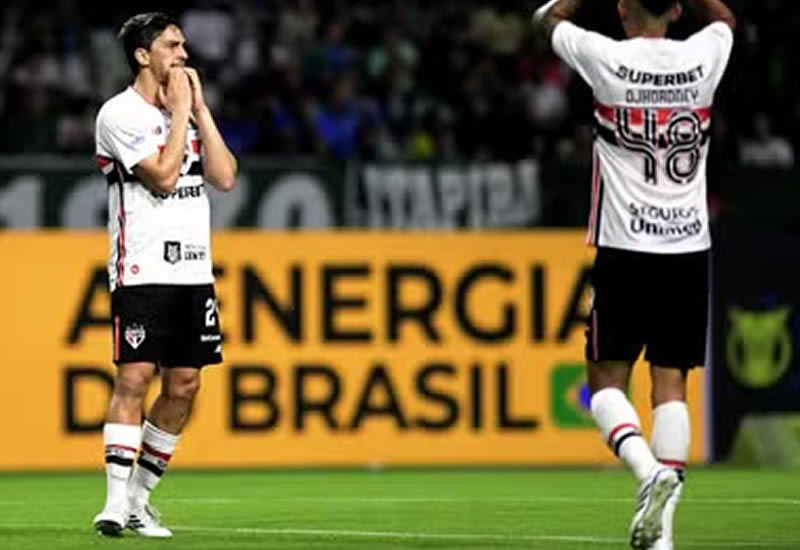 Palmeiras bate o São Paulo e assume a liderança do Brasileirão