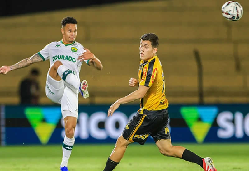 Cuiabá enfrenta o Náutico em duelo decisivo na briga pelo acesso