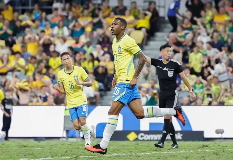 Brasil evita derrota com gol no fim e empata diante da Austrália