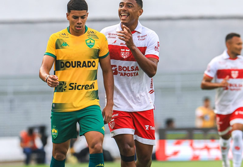 Cuiabá é derrotado pelo CRB por 3 a 0 e vê acesso à Série A ficar mais distante