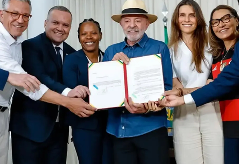 Futebol feminino passa a ter novas regras após lei sancionada pelo presidente Lula