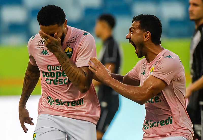 Cuiabá bate a Ponte Preta em casa e decreta queda do time paulista para a Série C