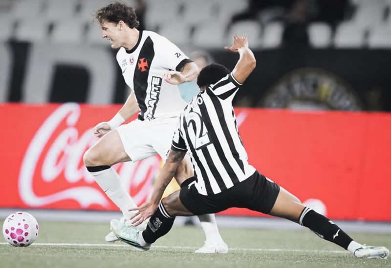 Em clássico emocionante, Vasco supera o Botafogo no Nilton Santos