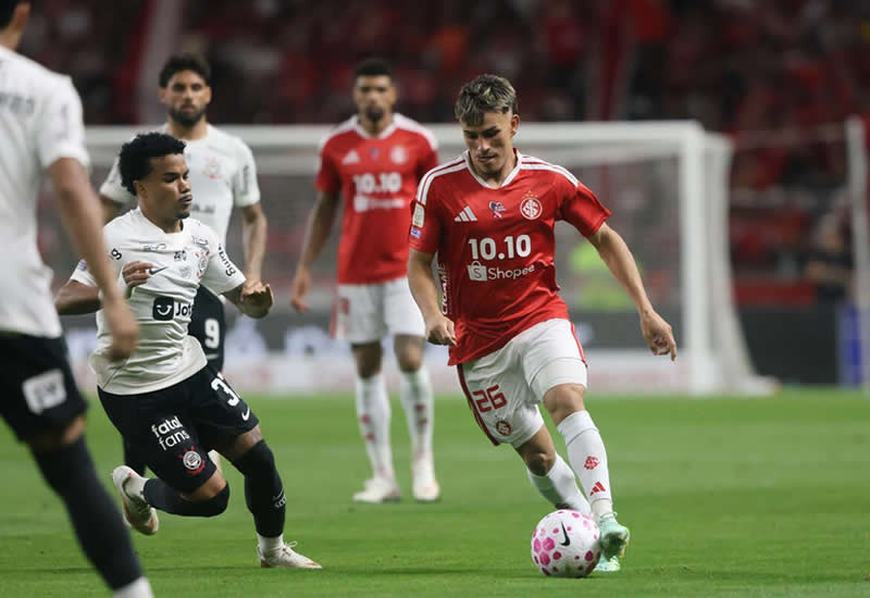 Internacional vence Corinthians no Beira-Rio e respira na luta contra o rebaixamento