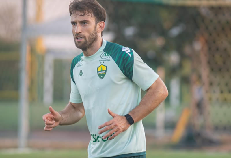 Alan Empereur treina separado no Cuiabá e situação do zagueiro segue indefinida