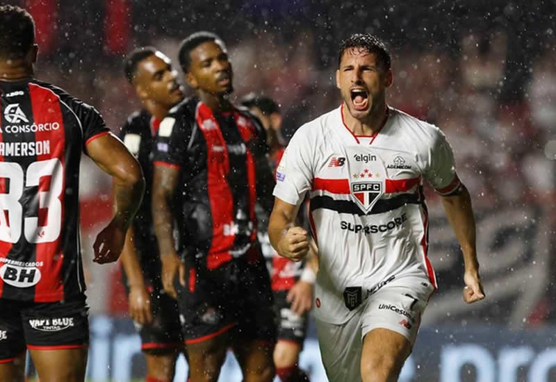 São Paulo vence o Vitória com gol de Calleri e retorno de Lucas Moura