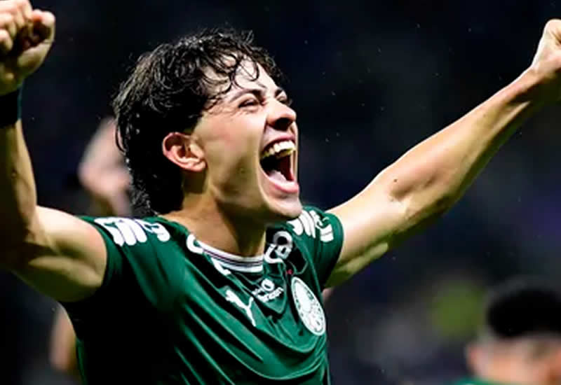 Palmeiras goleia o Corinthians em casa e aumenta a pressão sobre o rival