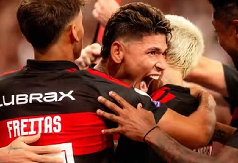 Flamengo supera o Fluminense no clássico e segue na ponta do Brasileirão