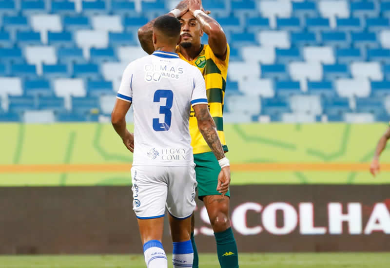 Cuiabá vê sonho de subir à elite ficar mais distante após tropeço diante do Avaí
