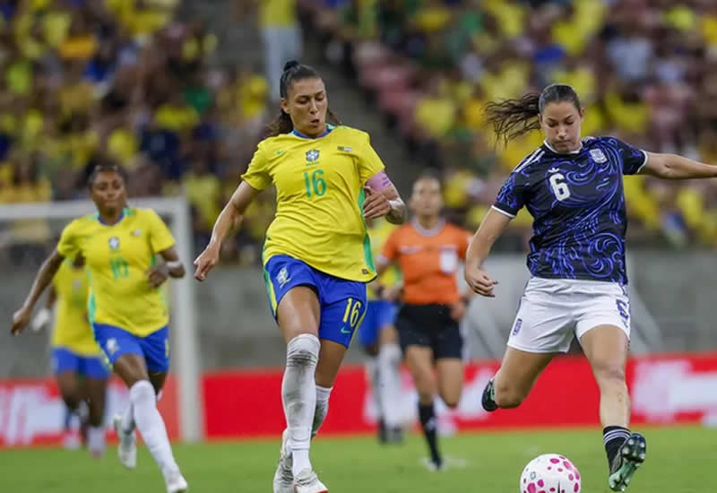 Brasil abre vantagem de 2 a 0, mas cede empate diante da Argentina