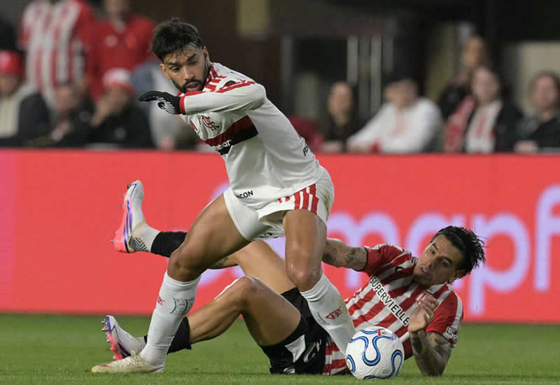 Flamengo resiste à pressão do Estudiantes em La Plata pela semifinal da Libertadores