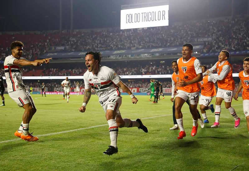 Artur comemora gol decisivo pelo São Paulo: 'Saiu na hora certa'