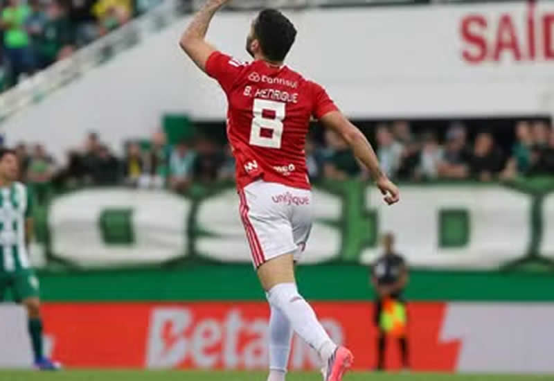Internacional derrota o Botafogo no Beira-Rio e sai do Z-4 do Brasileirão