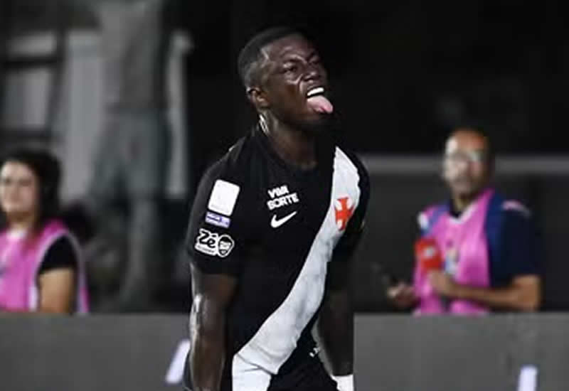 Em confronto emocionante, Vasco vira sobre o Corinthians e complica situação do rival no Brasileirão