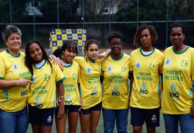 Ex-jogadoras da Seleção Brasileira inspiram alunas de escolas do Rio de Janeiro