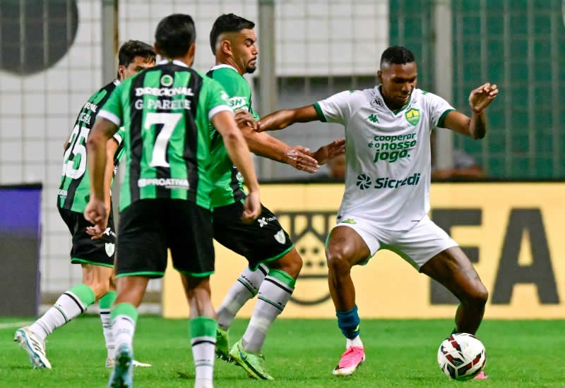 Cuiabá é derrotado pelo América-MG e fica ainda mais distante do acesso à Série A